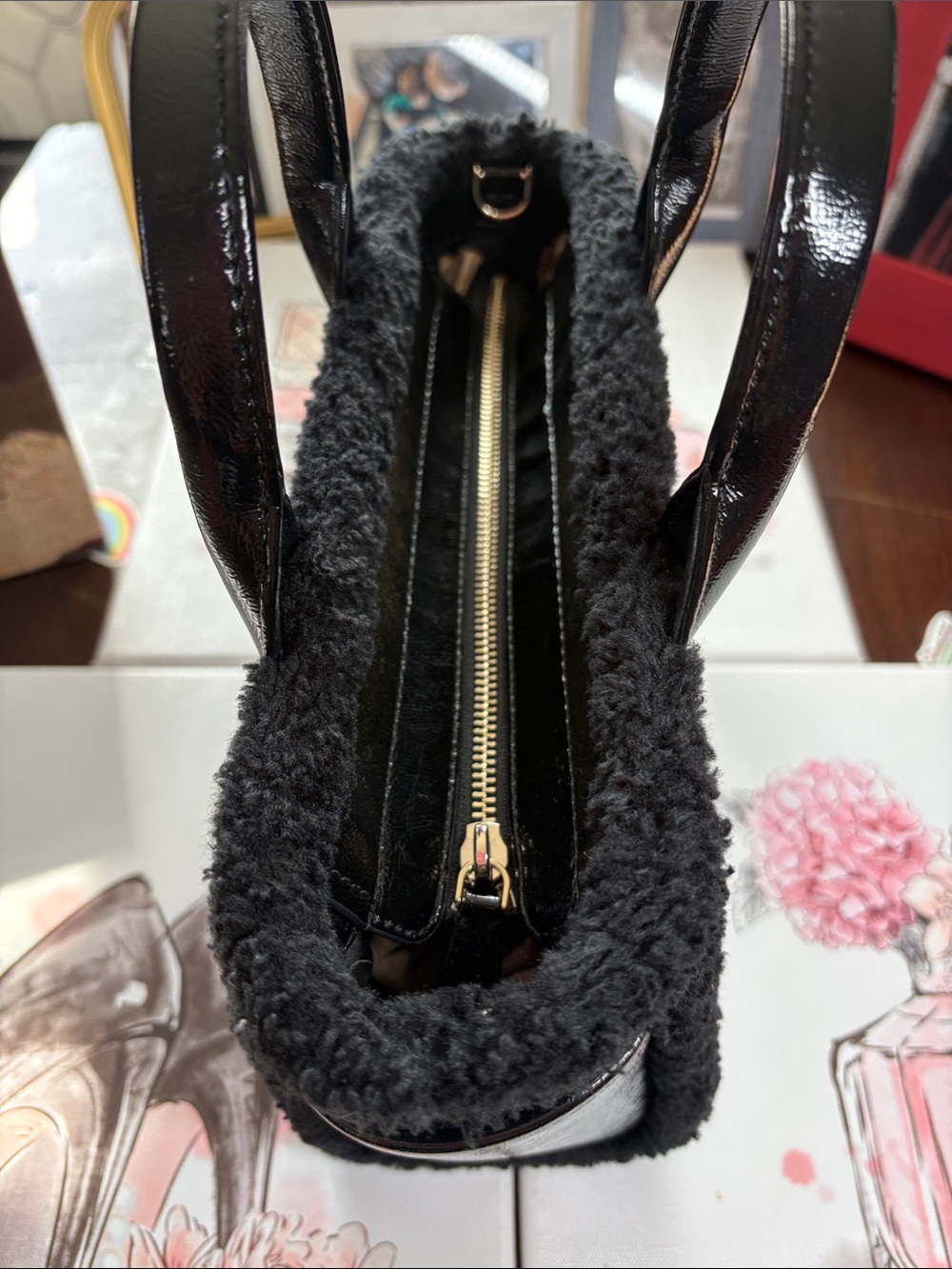 Kate Spade Black Patent Leather Shearling Bag w/Detachable Strap 8.5x10x4in EUC - Picture 12 of 16